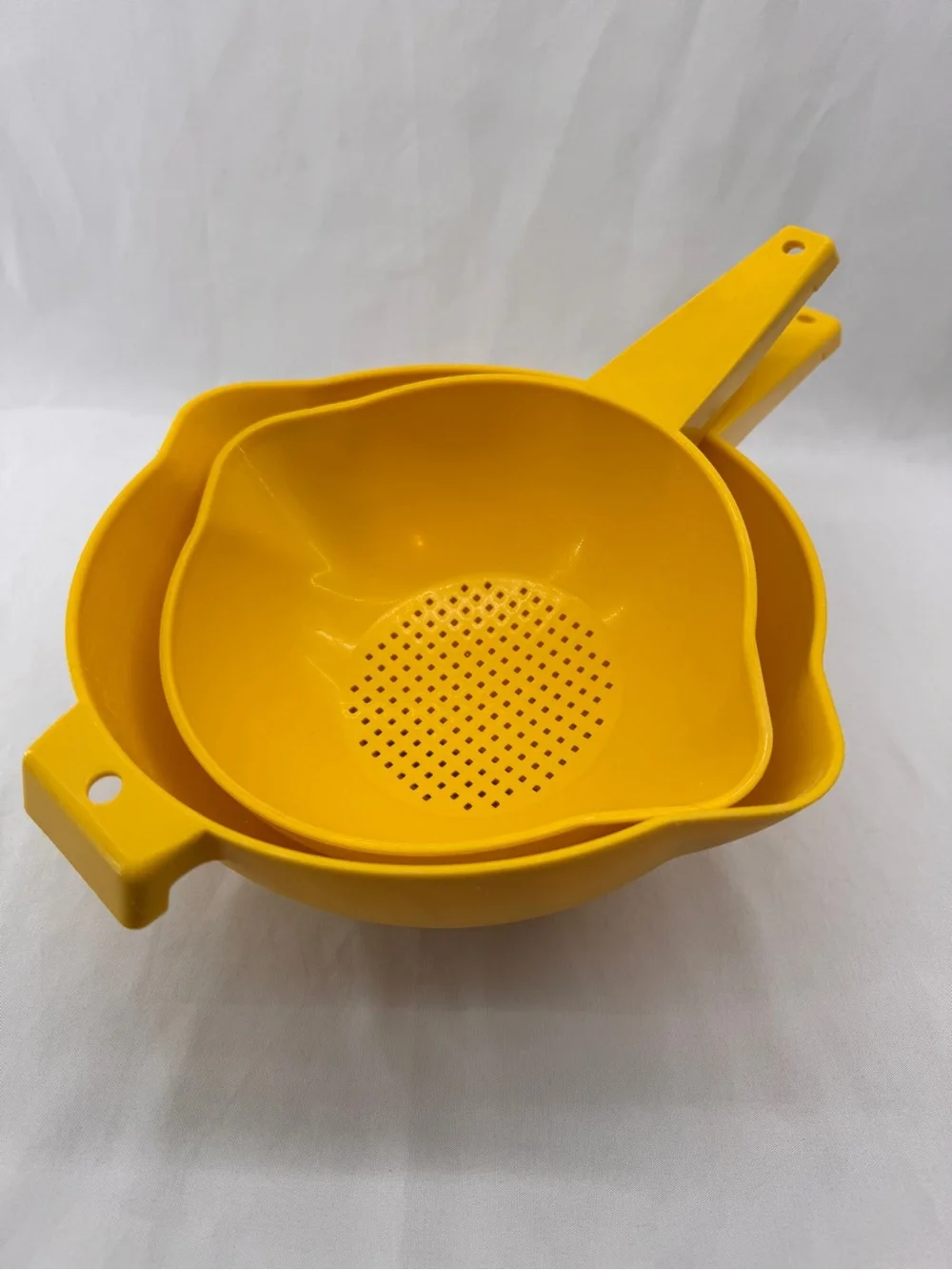 Vintage Tupperware Harvest Gold Nesting Colander Strainer Set 70s 80s Kitsch - Picture 1 of 10